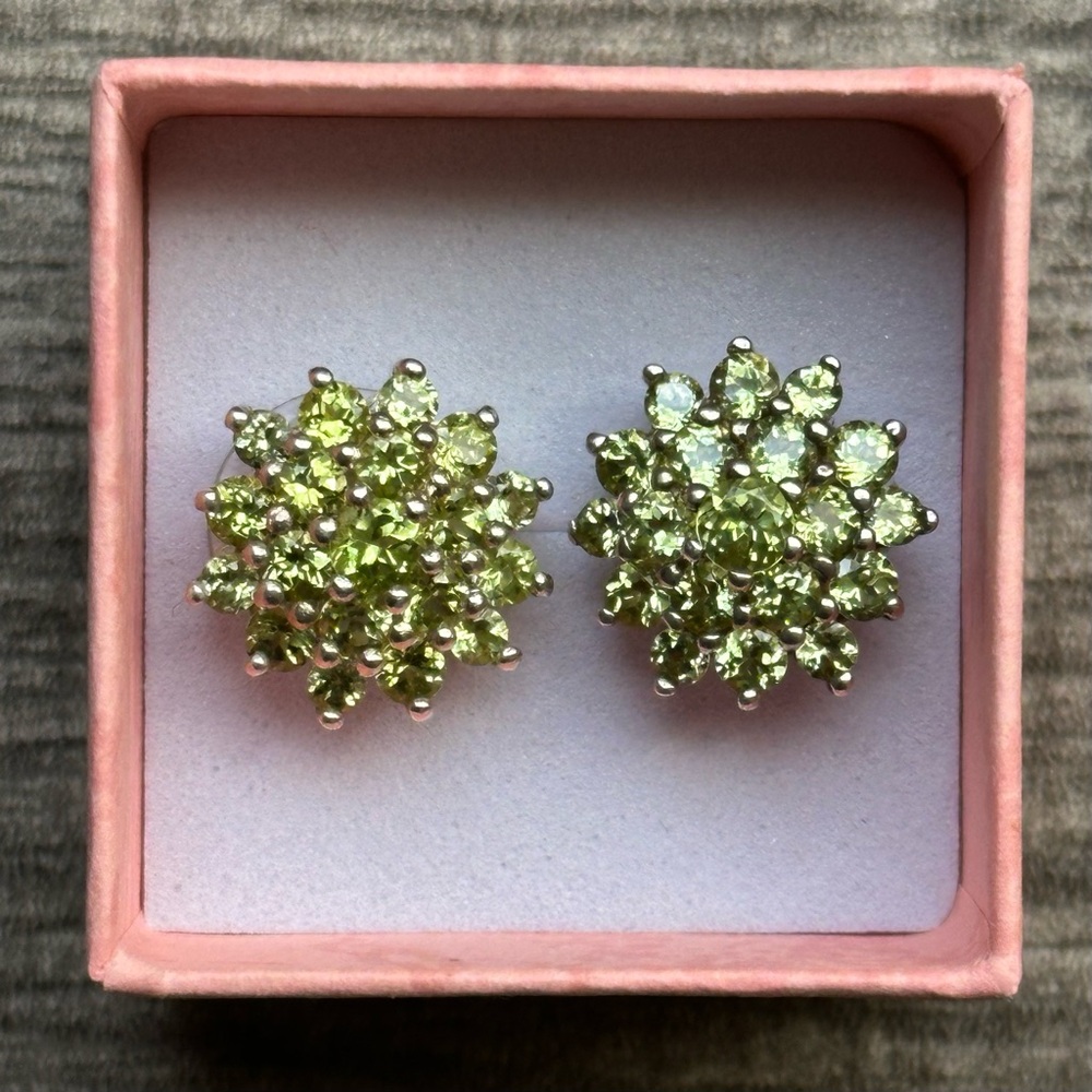 Beautiful 925 Sterling Silver Peridot Cluster Earrings Gift Boxed August
